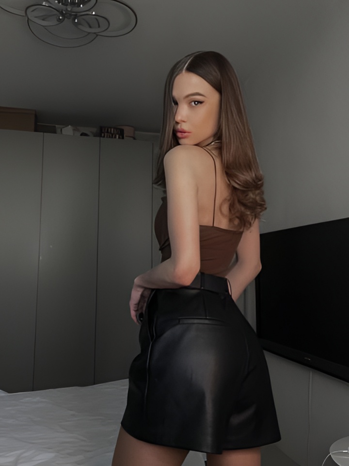 Лаура привлекальеная девушка из Звенигорода цена от 3000 руб