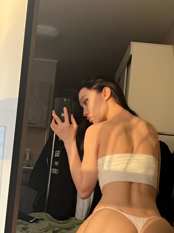 Лизочка привлекательная девушка из Звенигорода цена от 2000 руб