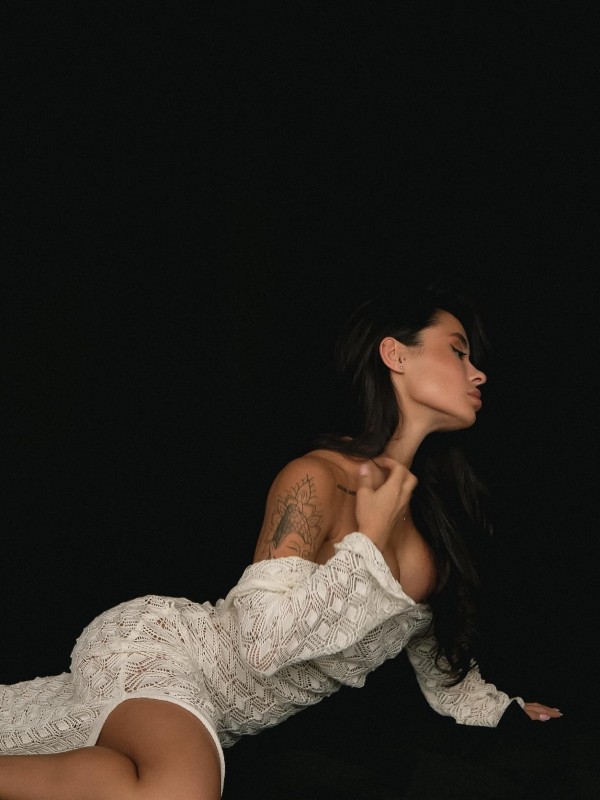 Надюша привлекательная девушка из Звенигорода цена от 8000 руб